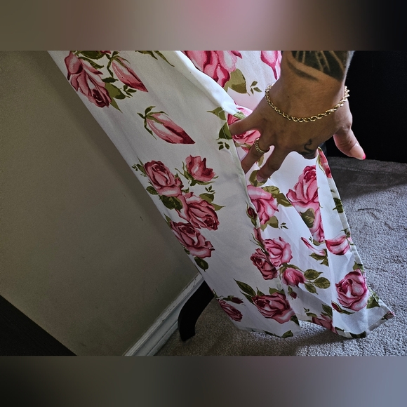 New + Tag Guess Womens Size Large Pink Roses Flower Pant White Jumpsuit Romper - Picture 6 of 9